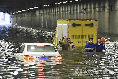 中베이징에 홍수 경보 (베이징 신화=연합뉴스)