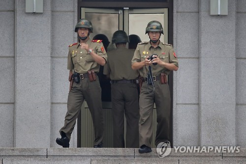 판문점의 북한군 [EPA=연합뉴스 자료사진]