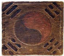1919년 3·1 독립만세운동을 위해 태극기를 찍었던 목판. 32×30cm. [사진 제공·대한민국 제20대 국회 태극기 특별기획전]