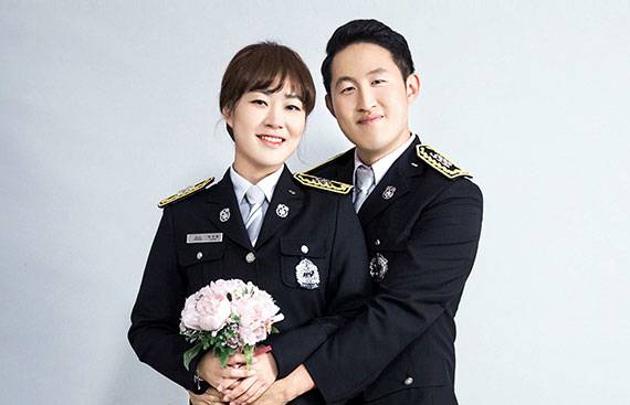 정샛별(왼쪽) 소방사와 박성원 소방교는 지난해 7월 동료로 만나 올 4월 결혼했다. [사진 정샛별]