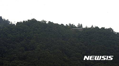 【성주=뉴시스】최진석 기자 = 경북 성주가 주한미군의 고고도미사일방어체계(사드· THAAD) 배치지역으로 사실상 결정됐다고 알려진 12일 오후 경북 성주읍 성산리 해발 400m 고지에 있는 성산포대의 모습이 보이고 있다. 2016.07.12.   myjs@newsis.com