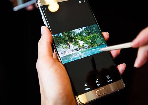 S펜을 사용해 동영상 파일을 GIF 애니메이션으로 만들 수 있다. (사진=씨넷)