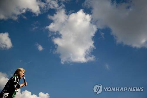 지난달 31일 유세하는 미국 민주당 대선후보 힐러리 클린턴 (AP=연합뉴스 자료사진)