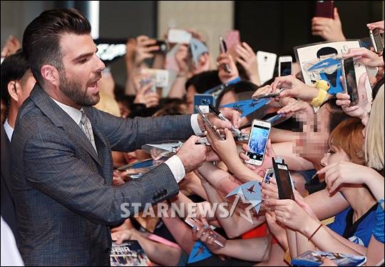 [★포토]재커리 퀸토, '사인 전부 해드려요'