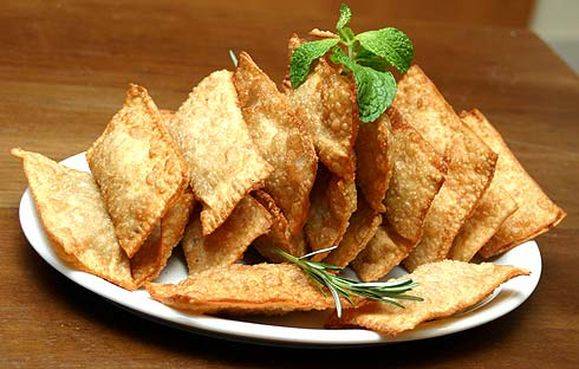 브라질의 국민 간식 빠스텔(Pastel). 맛과 모양이 튀김만두와 비슷하다. [중앙DB]