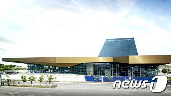 현대차가 2000억원을 투입해 일산 킨텍스 인근에 짓고 있는  '고양 오토 컴플렉스. 국내 최대 규모의 체험형 자동차 전시장으로 알려져 있다.'© News1
