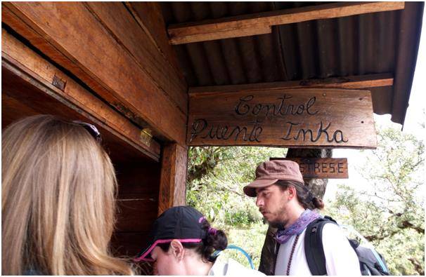 마추픽추의 각 검문소에선 용을 써도 티켓을 구할 수 없다. 입산과 퇴산 시 이곳에서 서명한다. 무사귀환의 증표로서.