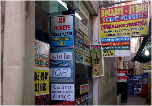 이드로일렉트리카(hydroelectrica)행 버스 티켓을 파는 여행사를 수소문할 것. 적당한 개고생과 상대적으로 저렴한 가격이 배낭여행자에게 적격이다.