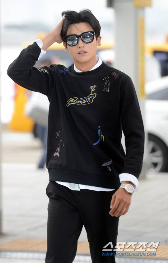 제국의 아이들 박형식이 화보촬영을 위해 7일 인천공항을 통해 미국 뉴욕으로 출국했다. 출국장으로 들어서는 박형식의 모습.  인천공항=허상욱 기자 wook@sportschosun.com/2016.09.07/