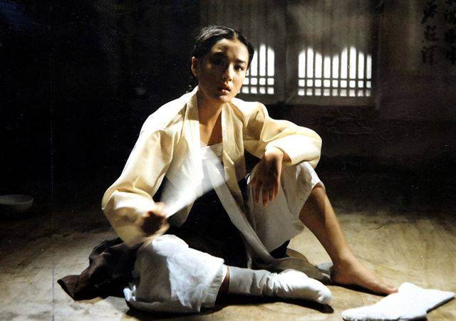 영화 '씨받이'에서 열연한 강수연. 한국일보 자료사진