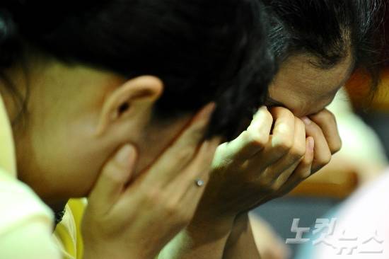 탈북 여성들이 가족생각에 슬픔잠겨 있다. (사진=자료사진)