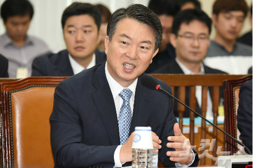 12일 오전 국회에서 열린 안전행정위원회 백남기 농민 청문회에서 강신명 전 경찰청장이 의원들의 질의에 답변을 하고 있다. (사진=윤창원 기자)