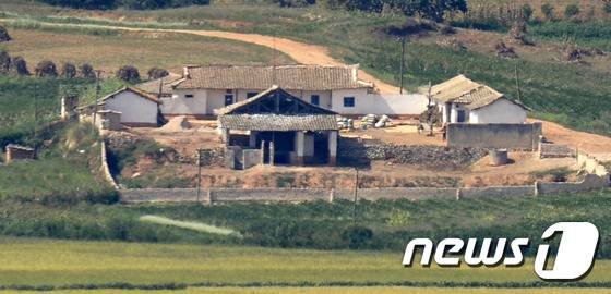 경기 파주 오두산 통일전망대에서 북한 황해북도 개풍군 마을. /뉴스1 © News1 안은나 기자