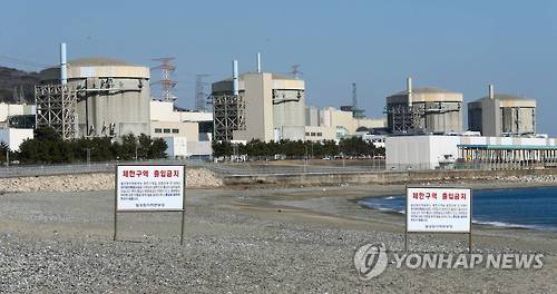 <규모 5.8 지진> 월성원전 4기 수동 정지     (서울=연합뉴스) 한국수력원자력은 12일 경주에서 발생한 규모 5.8 지진으로 매뉴얼에 따라 월성원전 1∼4호기를 수동 정지했다고 밝혔다. 사진은 월성원전. [연합뉴스 자료사진]
