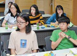 콘서트를 취재하기 위해 참석한 임예은(왼쪽)·손형래 소중 학생기자.