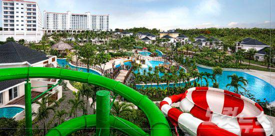 임페리얼 팰리스는 세부 최초로 리조트 내에 워터파크를 설치했다. (사진=허니문리조트)