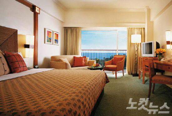 객실에서 바라보는 바다의 풍광이 아름답다. (사진=허니문리조트 제공)