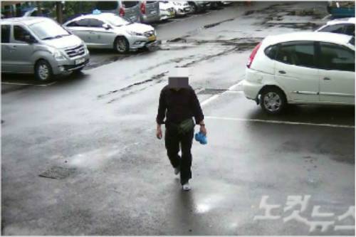 지난 17일 오전 제주시 연동의 모 성당에 들어가고 있는 중국인 천궈레이(50)씨 (사진=자료사진)