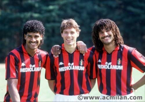 1980년대 후반부터 1990년대 초반 AC밀란의 황금기를 이끌었던 네덜란드의 '오렌지 삼총사'. 왼쪽부터 프랑크 레이카르트, 반 바스텐, 루드 굴리트.[사진=AC밀란 홈페이지]