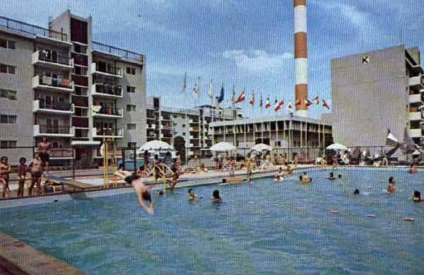 1970년 11월 준공한 서울 동부이촌동의 한강외인아파트 단지에 있던 수영장.