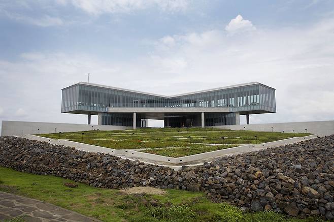 제주 휘닉스 아일랜드의 글라스하우스. 일본의 건축가 안도 다다오의 작품이다.