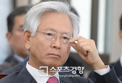 강윤중 기자