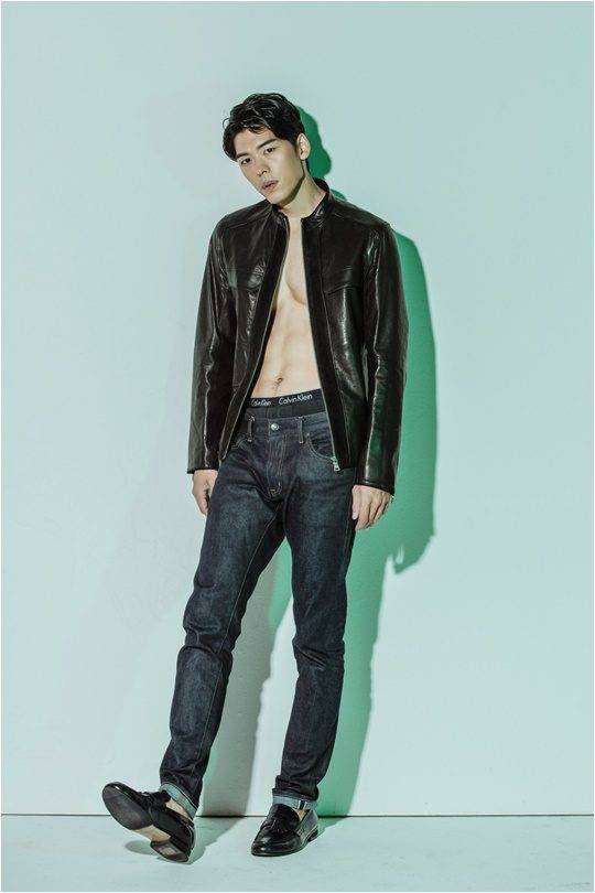 모델 오스틴 강 / 사진= 박찬목 작가, 장소=튤립스튜디오(tuliip.co.kr)