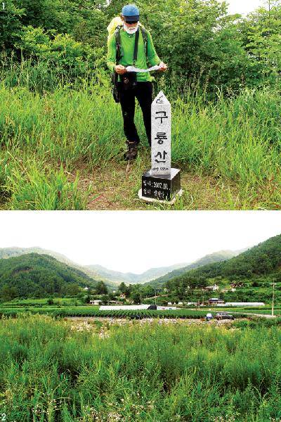 [월간산]1 구룡산 정상비석. 2007년 10월에 세워졌다. 2 411번 지방도로 하일교 옆에서 운학천 건너로 본 두무골과 사리고개. 사리고개 왼쪽은 된불데기산, 오른쪽은 구룡산이다.