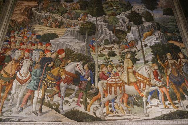 리카르디궁 예배당의 3면을 장식한 베노초 고촐리의 ‘동방박사의 행렬´ 중 동쪽 벽면 프레스코화. 피렌체를 중심으로 르네상스의 전성기를 이끈 로렌초 대공과 그의 할아버지 조반니, 아버지 피에로 등 실제 인물들의 모습이 그려져 있다.함혜리 기자