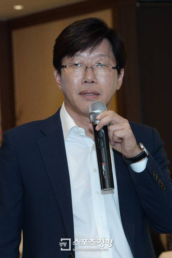 KBS 박복용 TV제작 5프로덕션 담당이 6일 오전 서울 여의도의 한식당에서 열린 KBS2 ‘제보자들’ 기자간담회에 참석해 포즈를 취하고 있다. 사진 KBS