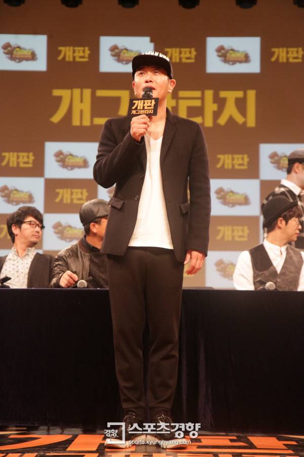 개그맨 김대희가 지난 10일 오후 서울 강남구 일지아트홀에서 열린 모바일 게임 ‘개그판타지’ 제작발표회에서 발언하고 있다. 사진 큐로홀딩스