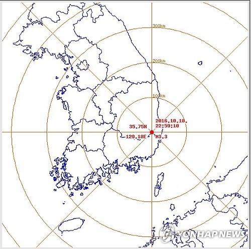 (서울=연합뉴스) 10일 오후 10시59분께 경북 경주시 남남서쪽 지역에서 규모 3.3의 지진이 발생했다. 기상청은 "지난달 12일에 발생한 지진의 여진으로 보인다"고 밝혔다. 2016.10.10 [기상청 홈페이지 캡처]  chungwon@yna.co.kr