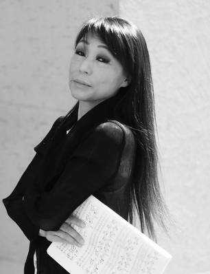 2015년 9월 뉴욕 타임즈는 진은숙 특집 기사에서 그에 대해 ‘1985년 24살의 나이로 독일 함부르크에 당차게 입성한 이 작곡가의 진실이 있다면 ‘끝까지 고정 관념을 배반하리라는 것'이라고 적었다./사진=이태경 기자