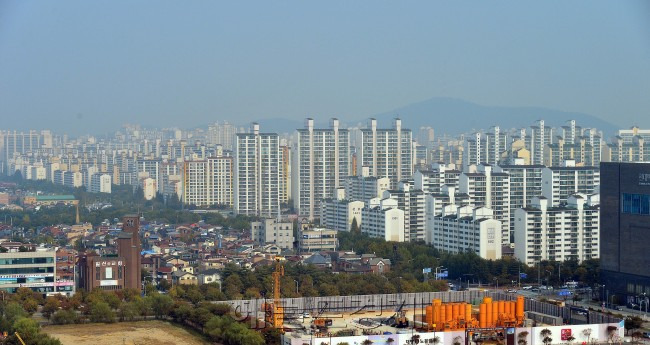 전 국토연구원장들은 차기 정부에서 수요와 공급을 함께 고려하는 정책이 필요하다고 입을 모았다. 건설업이 경제의 큰 비중을 차지하고 서민의 안정적인 주거환경이 밑바탕에 깔려야 한다는 내용도 포함됐다. [사진=이상섭 기자/babtong@heraldcorp.com]