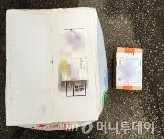 20kg 감자 한박스와 100g 남짓 상자 모두 건당 500원으로 계산된다. /사진=김도영 기자