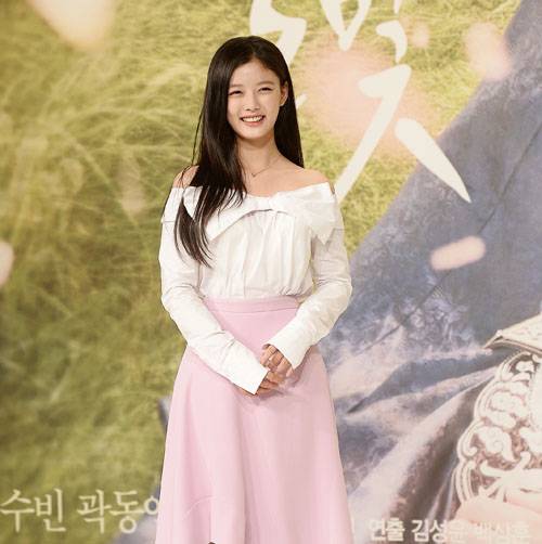 김유정은 깔끔한 헤어라인으로 단아한 모습 연출했다. ⓒ MK스타일 / 스타투데이