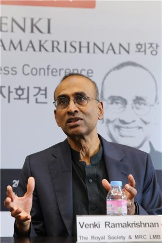 벤키 라마크리슈난 영국 왕립학회장. [기초과학연구원(IBS) 제공=연합뉴스]