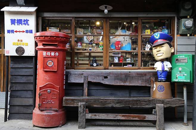 옛 정취를 고스란히 간직한 징통의 마을 분위기가 향수를 불러일으킨다.
