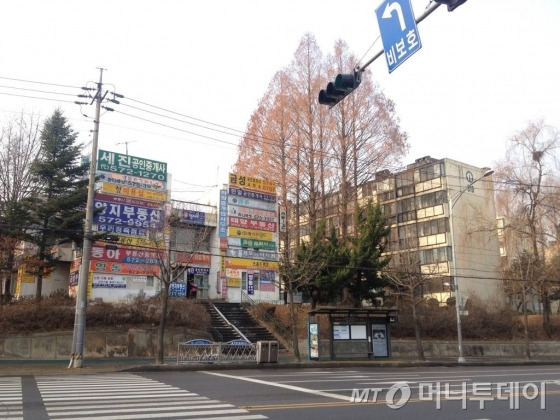 재건축 공사가 진행 중인 서울 강남구 개포로 인근 '개포주공3단지'의 철거 전 모습 / 사진 = 이재윤 기자