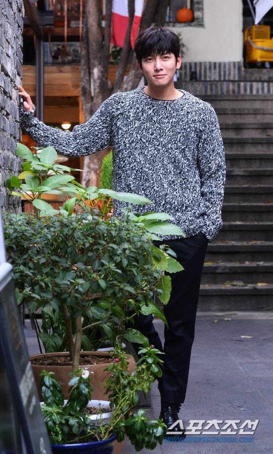 최근 종영한 tvN 드라마 '더 케이투'의 주인공 지창욱이 14일 이태원의 한카페에서 스포츠조선과의 인터뷰에 응하고 있다.  지창욱은 'The K2' (더 케이투)에서 특수 경호원 김제하 역으로 출연해 카리스마 있는 연기를 선보였다.  이태원=최문영 기자 deer@sportschosun.com /2016.11.14/