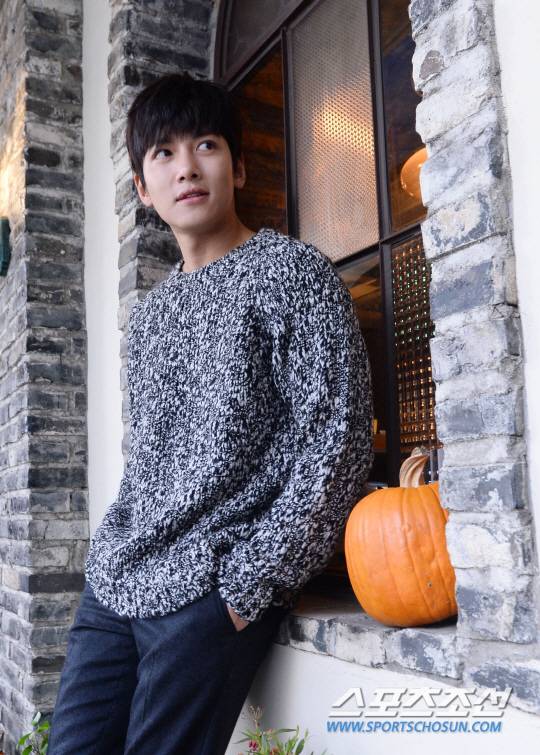 최근 종영한 tvN 드라마 '더 케이투'의 주인공 지창욱이 14일 이태원의 한카페에서 스포츠조선과의 인터뷰에 응하고 있다.  지창욱은 'The K2' (더 케이투)에서 특수 경호원 김제하 역으로 출연해 카리스마 있는 연기를 선보였다.  이태원=최문영 기자 deer@sportschosun.com /2016.11.14/
