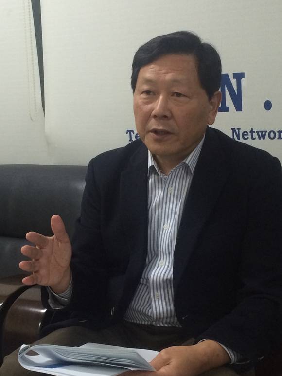 강동원 전 의원은 “18대 대선은 부정선거임이 명백하며 누군가에 의해 제2의 서버를 통해 조작됐을 것”이라고 주장했다.