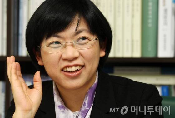 이정희 전 통합진보당 대표는 2012년 통합진보당 대선 후보였을 당시 "박근혜 떨어뜨리기 위해 나왔다"며 '박근혜 저격수'를 자처했다./사진=이동훈 기자