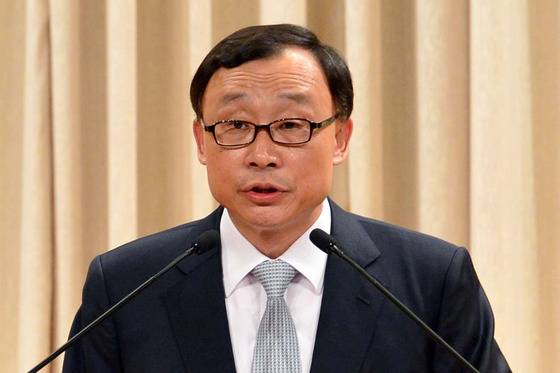 채동욱 전 검찰총장은 2013년 국가정보원 대선개입 댓글사건 수사를 지휘하다 혼외자 논란이 불거져 사의를 표명했다. 사진은 2013년 9월 퇴임식./사진=뉴스1