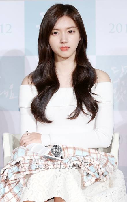 [★포토]채서진, '화이트 오프숄더로 우아한 자태'