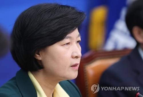 추미애, 탄핵 시기·추진방안 즉각 검토      (서울=연합뉴스) 이정훈 기자 = 더불어민주당 추미애 대표가 21일 오전 국회에서 열린 최고위원회의에서 발언하고 있다.