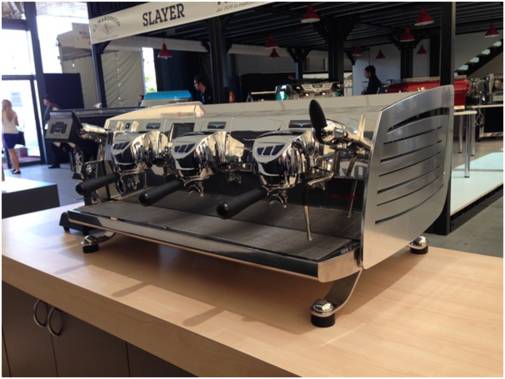 최근 카페에서 많이 사용하는 자동식 에스프레소 머신.