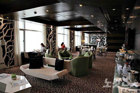 럭셔리한 인테리어를 자랑하는 프리빌리지 라운지에서 다양한 서비스를 제공 받을 수 있다.(사진=스테이앤모어 제공)