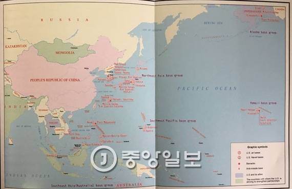 중국의 첫 미 군사력 분석 백서인 ‘아·태 지역의 미국 군사력 보고 2016’에 실린 아·태 지역의 미군 기지 현황.