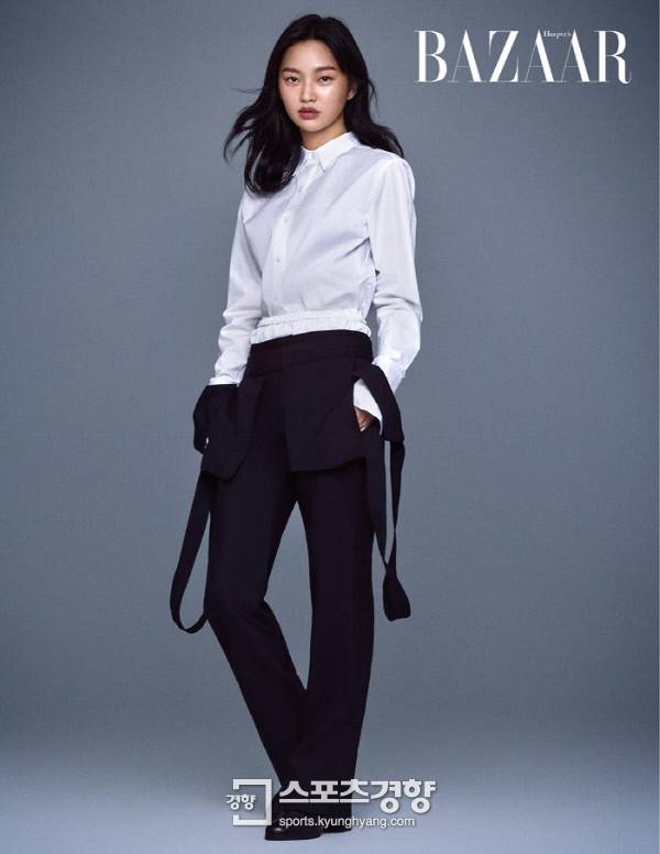 배우 최유화 화보. 사진 하퍼스 바자